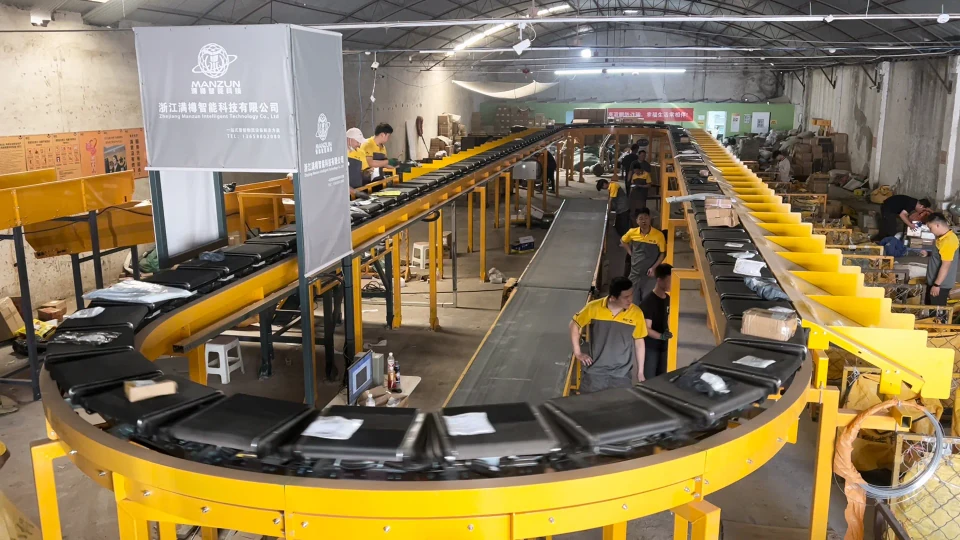 Inside the cross-belt sorting system